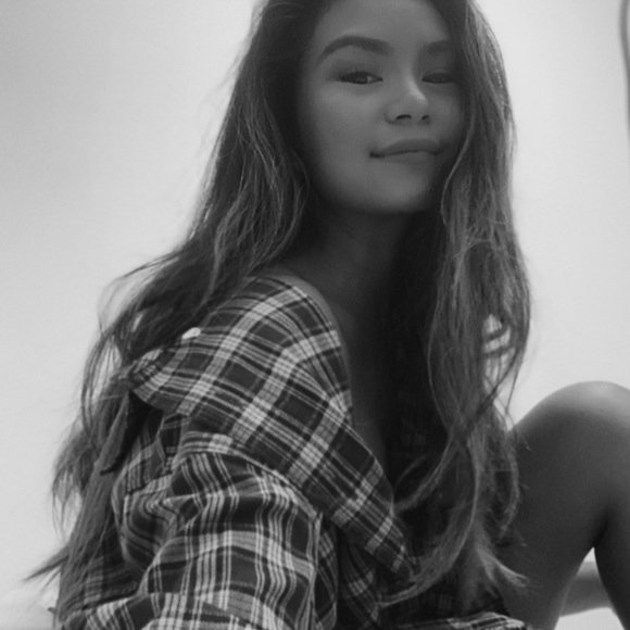 RESTOCKED! butterfly gold mini hoop earrings🦋 - Picture 4 of 4